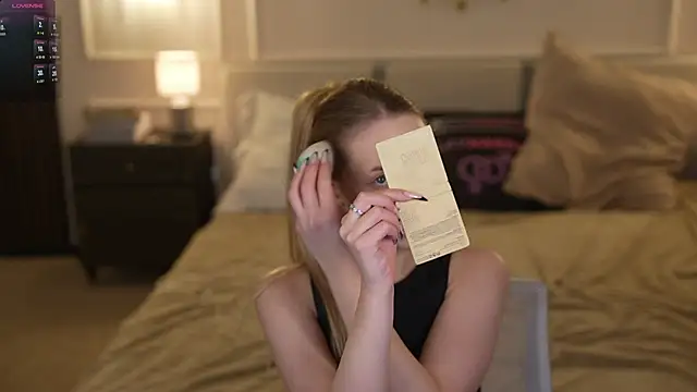 Linda054 online show from 11.19.25