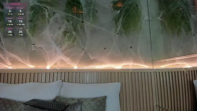 Snapshot of Lana_Lann chatting on 10.13.25 Lana Lann online show from 10.13.25