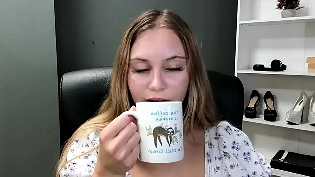 Snapshot of kitty_valeria chatting on 06.20.26 kitty valeria online show from 06.20.26