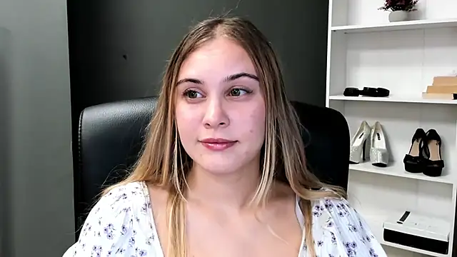 Snapshot of kitty_valeria chatting on 07.27.26 kitty valeria online show from 07.27.26