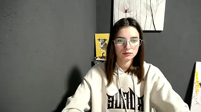 Snapshot of lady_olivia_ chatting on 12.10.24 lady olivia online show from 12.10.24