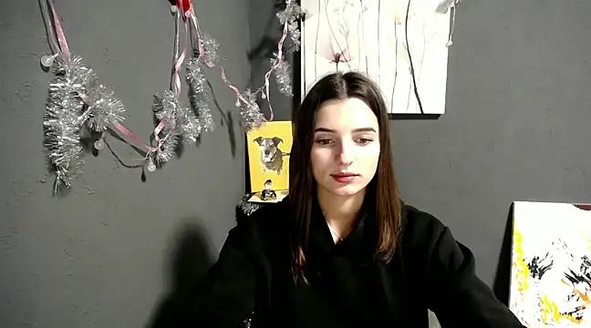 Snapshot of lady_olivia_ chatting on 12.18.24 lady olivia online show from 12.18.24