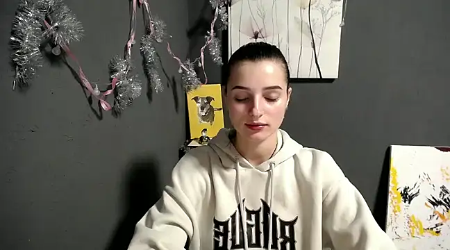 Snapshot of lady_olivia_ chatting on 12.19.24 lady olivia online show from 12.19.24