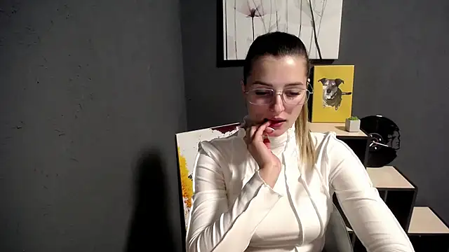 Snapshot of lady_olivia_ chatting on 10.06.25 lady olivia online show from 10.06.25