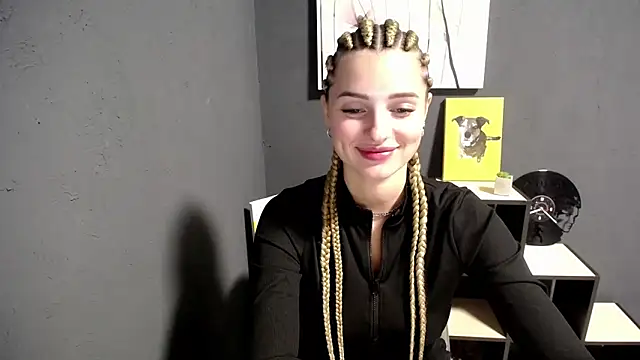 Snapshot of lady_olivia_ chatting on 10.10.25 lady olivia online show from 10.10.25