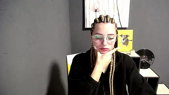 Snapshot of lady_olivia_ chatting on 10.13.25 lady olivia online show from 10.13.25