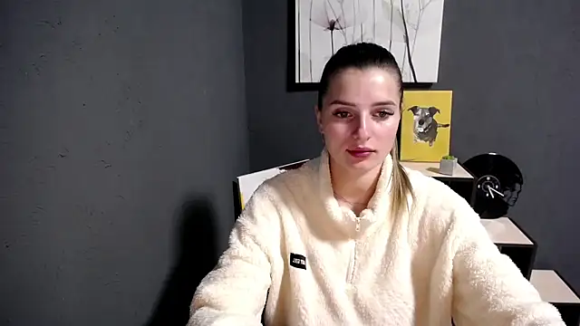 Snapshot of lady_olivia_ chatting on 11.08.25 lady olivia online show from 11.08.25