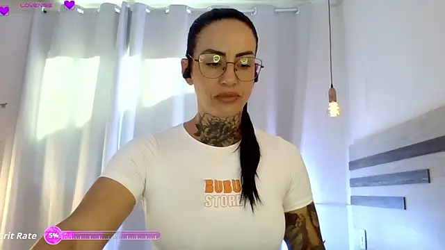 YasmimBrasil online show from 12.17.25