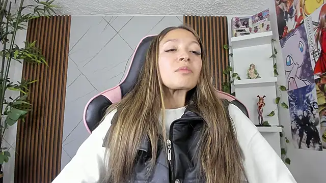 Snapshot of Victoria_Adams14 chatting on 02.14.25 Victoria Adams14 online show from 02.14.25