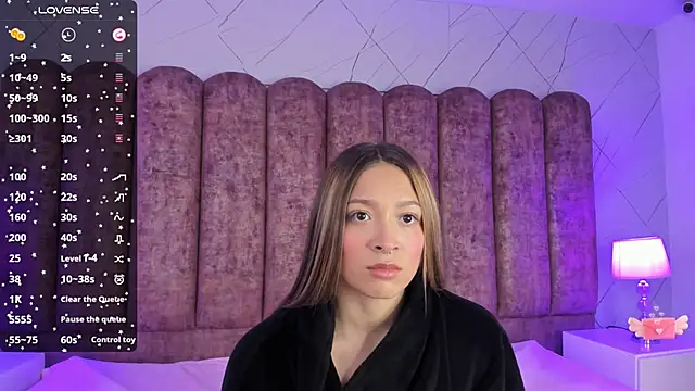 Snapshot of Victoria_Adams14 chatting on 03.19.25 Victoria Adams14 online show from 03.19.25