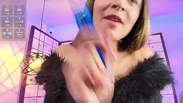 Snapshot of Victoria_Adams14 chatting on 10.20.25 Victoria Adams14 online show from 10.20.25