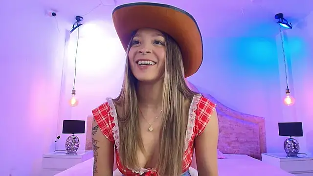 Victoria Adams14 online show from 04.18.26