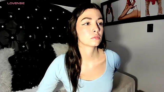 Snapshot of diana_queen_ chatting on 12.12.24 diana queen online show from 12.12.24