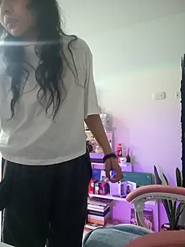 Snapshot of azumiichan chatting on 02.28.25 azumiichan online show from 02.28.25