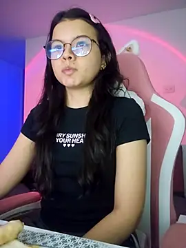 Snapshot of azumiichan chatting on 09.17.25 azumiichan online show from 09.17.25