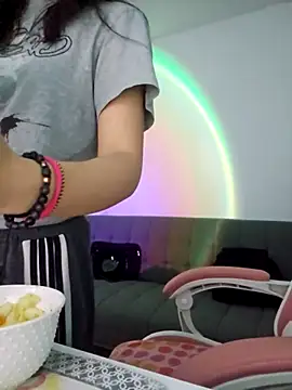 Snapshot of azumiichan chatting on 10.08.25 azumiichan online show from 10.08.25