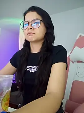 Snapshot of azumiichan chatting on 10.23.25 azumiichan online show from 10.23.25