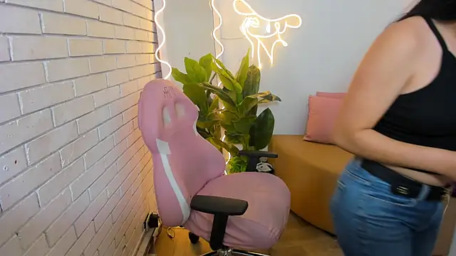 Snapshot of Chiara_tay chatting on 02.16.25 Chiara tay online show from 02.16.25