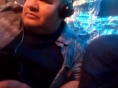 Snapshot of thecoolarrow chatting on 12.02.24 thecoolarrow online show from 12.02.24