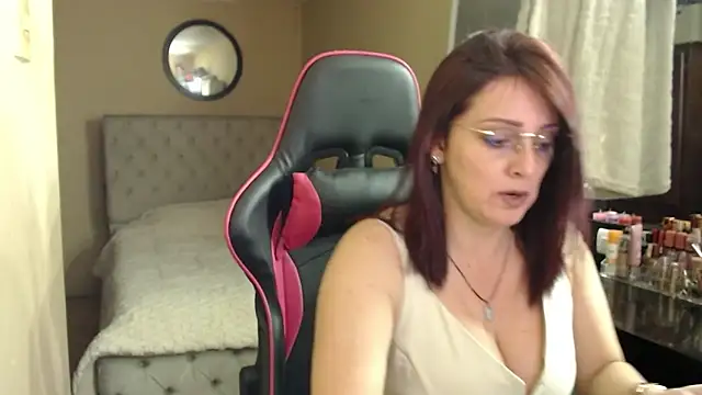 Carol Scottt online show from 04.12.26