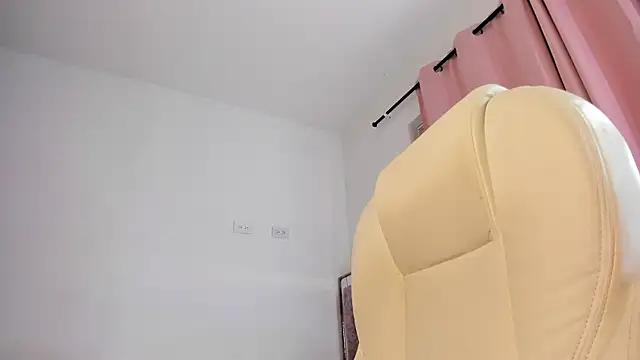 Snapshot of jessimegansexi chatting on 03.11.25 jessimegansexi online show from 03.11.25