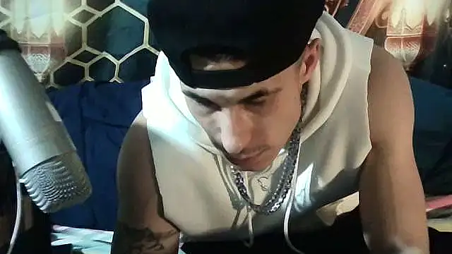 Snapshot of --D-a-D-D-y- chatting on 10.21.25 --D-a-D-D-y- online show from 10.21.25