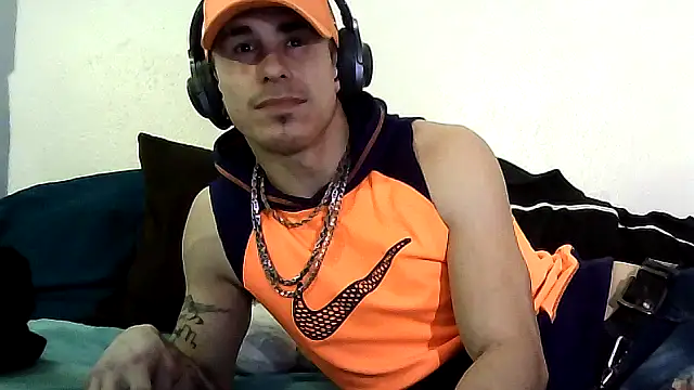 Snapshot of --D-a-D-D-y- chatting on 02.09.26 --D-a-D-D-y- online show from 02.09.26