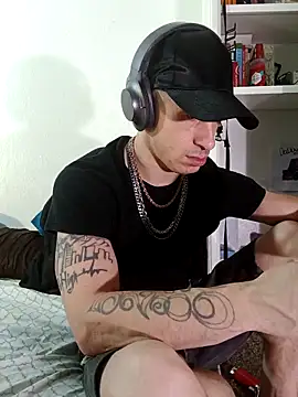 Snapshot of --D-a-D-D-y- chatting on 02.24.26 --D-a-D-D-y- online show from 02.24.26