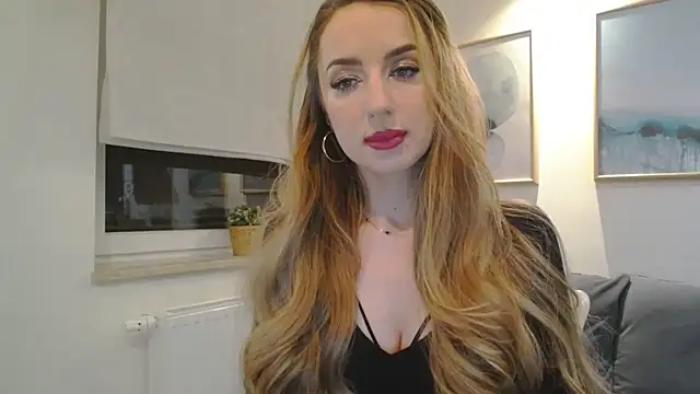 Snapshot of JulietteDiamond chatting on 02.09.25 JulietteDiamond online show from 02.09.25