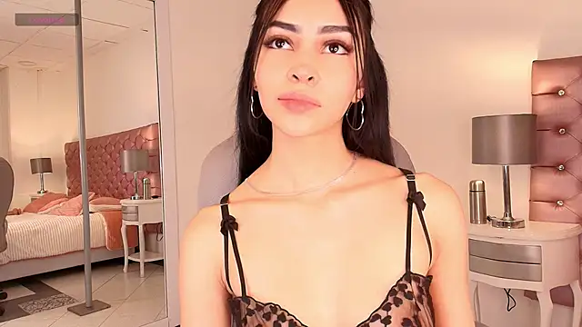 Snapshot of celine_golden1 chatting on 10.16.25 celine golden1 online show from 10.16.25