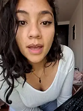 Snapshot of Thaliacooper_ chatting on 12.11.24 Thaliacooper online show from 12.11.24