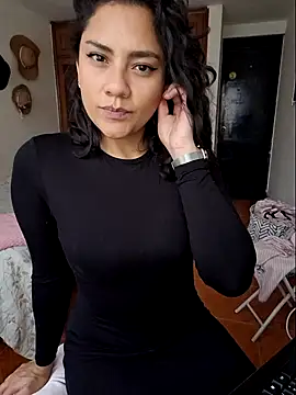 Snapshot of Thaliacooper_ chatting on 12.13.24 Thaliacooper online show from 12.13.24