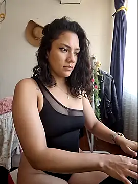 Snapshot of Thaliacooper_ chatting on 01.20.25 Thaliacooper online show from 01.20.25