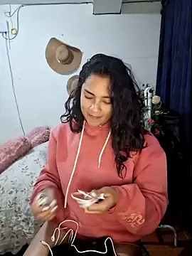 Snapshot of Thaliacooper_ chatting on 01.25.25 Thaliacooper online show from 01.25.25