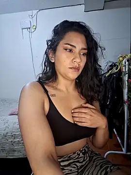 Snapshot of Thaliacooper_ chatting on 02.01.25 Thaliacooper online show from 02.01.25