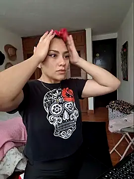 Snapshot of Thaliacooper_ chatting on 02.19.25 Thaliacooper online show from 02.19.25