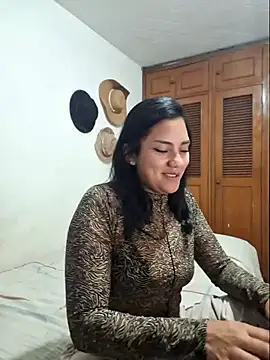 Snapshot of Thaliacooper_ chatting on 03.16.25 Thaliacooper online show from 03.16.25