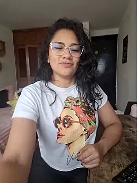 Snapshot of Thaliacooper_ chatting on 09.11.25 Thaliacooper online show from 09.11.25