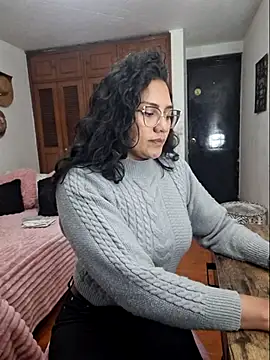 Snapshot of Thaliacooper_ chatting on 09.20.25 Thaliacooper online show from 09.20.25