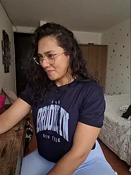 Snapshot of Thaliacooper_ chatting on 10.23.25 Thaliacooper online show from 10.23.25