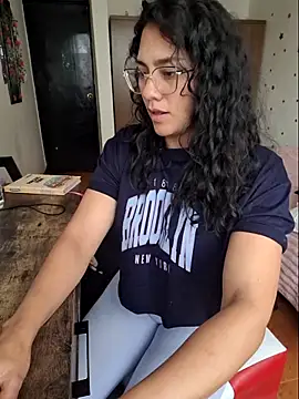 Snapshot of Thaliacooper_ chatting on 11.24.25 Thaliacooper online show from 11.24.25