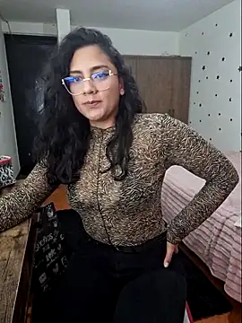 Snapshot of Thaliacooper_ chatting on 12.13.25 Thaliacooper online show from 12.13.25