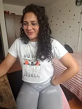 Snapshot of Thaliacooper_ chatting on 02.13.26 Thaliacooper online show from 02.13.26