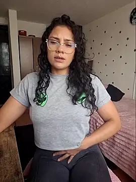 Snapshot of Thaliacooper_ chatting on 03.19.26 Thaliacooper online show from 03.19.26