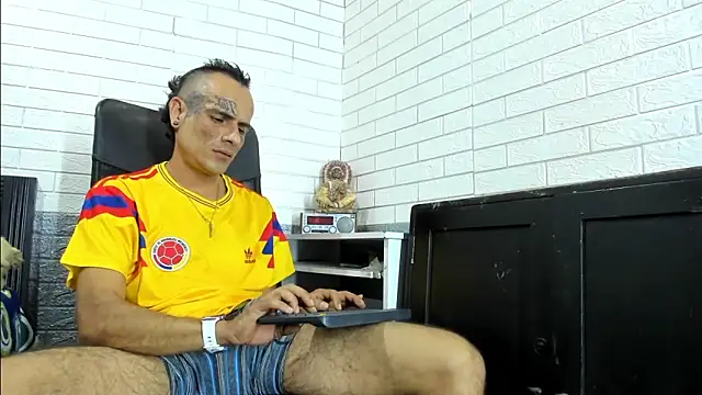 Snapshot of GeorgeZarrate chatting on 06.17.26 GeorgeZarrate online show from 06.17.26