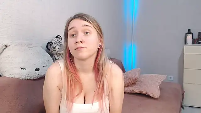 lovely hayley online show from 11.04.25