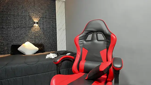 Snapshot of taurus_boy1 chatting on 11.25.25 taurus boy1 online show from 11.25.25