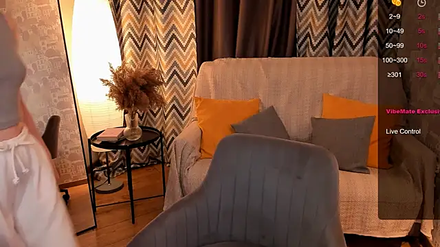 Snapshot of LanaBlu_ chatting on 12.08.24 LanaBlu online show from 12.08.24