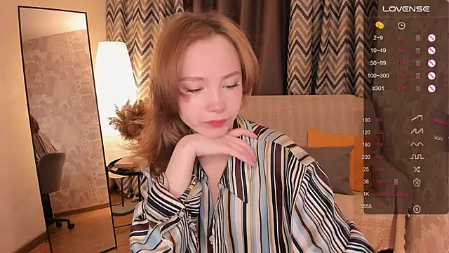 Snapshot of LanaBlu_ chatting on 12.09.24 LanaBlu online show from 12.09.24