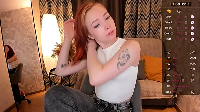 Snapshot of LanaBlu_ chatting on 02.04.25 LanaBlu online show from 02.04.25